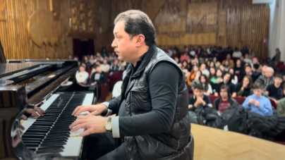 La Colegiul de Arte: Marius Vernescu, artist de valoare și renumit la nivel internațional, a susținut pentru liceeni, un Masterclass de muzică jazz