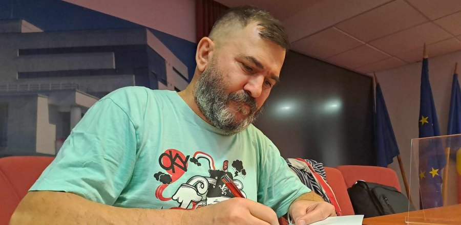 Când plimbările devin mărturisiri: Mircea Grumaz, colegul de breaslă, a lansat a 10-a carte, în 10.10; Relatări despre sportivi și calmul din Corfu