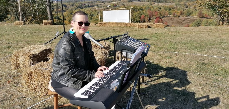 Preluca Sunray, concert marca Nora Deneș: Artista a încântat din nou cu vocea unică, spectatorii prezenți pe o vreme superbă, sâmbătă, 14 octombrie