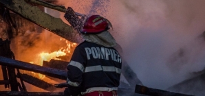 Incendiu devastator în Mânău: o familie cu patru copii a rămas fără locuință înainte de Crăciun