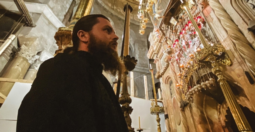 Când viața bate filmul: Preotul din Maramureș cu talent la actorie din serialul românesc „Vlad”, instalat oficial în parohia ortodoxă în satul Glod