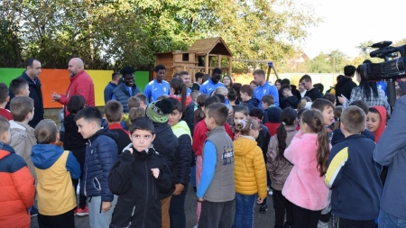 Sighetu Marmației, Școala Gimnazială nr 10: Acțiune de promovare a sportului în rândul elevilor; Sportivii CSM-ului au oferit și autografe la copii