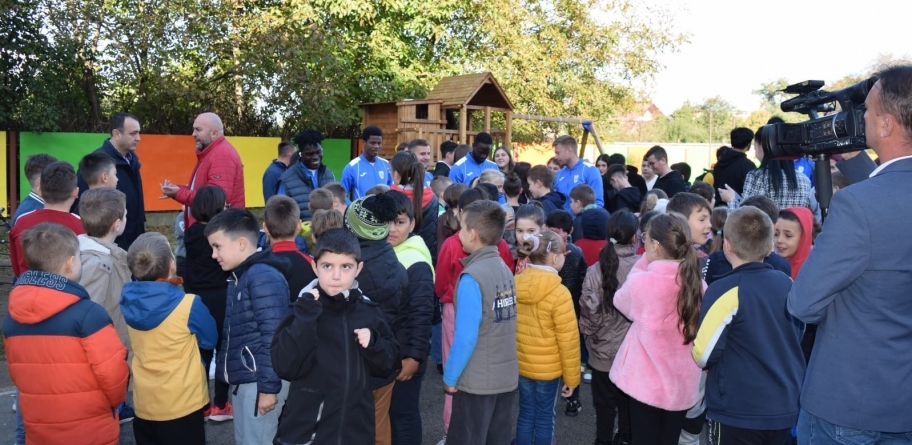 Sighetu Marmației, Școala Gimnazială nr 10: Acțiune de promovare a sportului în rândul elevilor; Sportivii CSM-ului au oferit și autografe la copii