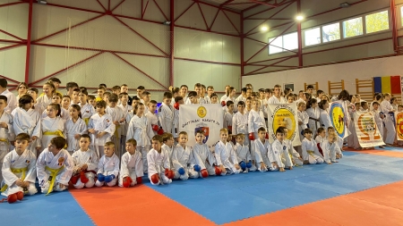 În Fărcașa: Peste 100 de sportivi vor participa la „Cupa Toamnei” – Karate Shotokan