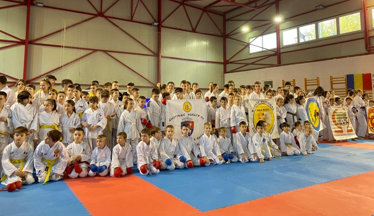 În Fărcașa: Peste 100 de sportivi vor participa la „Cupa Toamnei” – Karate Shotokan