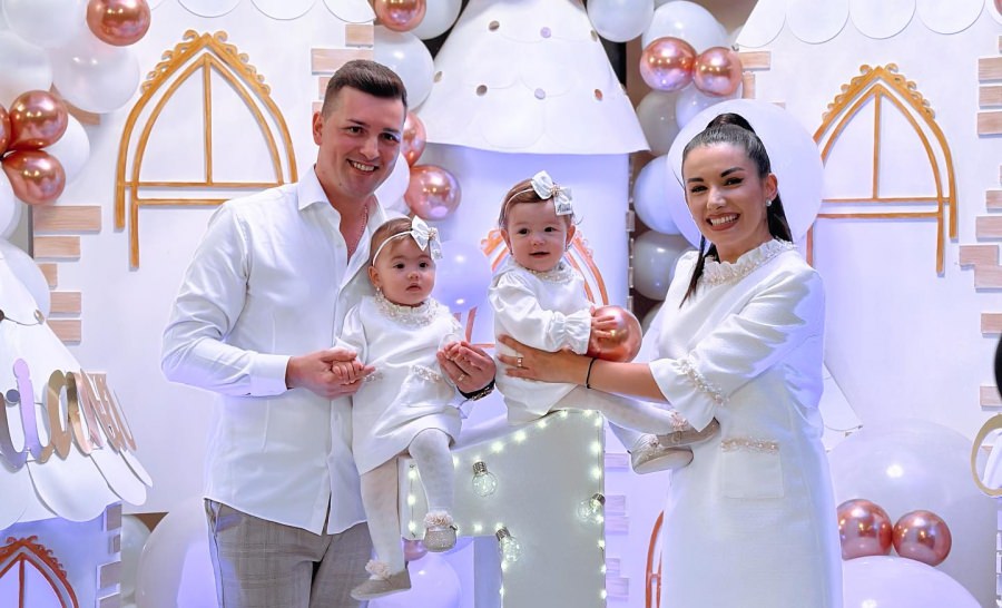 Mare bucurie în familia artiștilor Diana Cârlig și Ionuț Bledea; Gemenele lor au împlinit un anișor