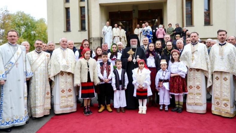 Slujire arhierească la Parohia Ortodoxă „Buna Vestire” Baia Mare; S-au împlinit 20 de ani de la sfințirea demisolului bisericii