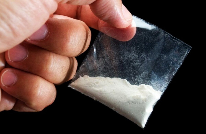 Bărbat prins drogat la volan; Pasagerul din dreapta a fost prins cu droguri asupra lui