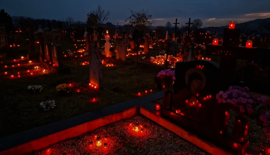 În amintirea sufletelor adormite: Luminația la Parohia Ortodoxă Lăpuș II