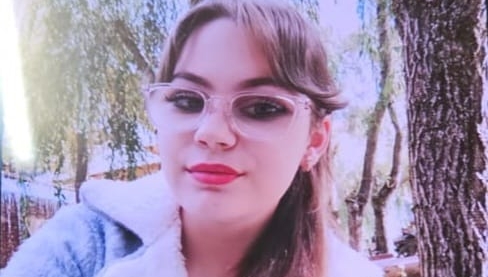 Sara Moiș a sărit în brațele polițistului care a găsit-o; Bărbatul în casa căruia se afla a fost reținut