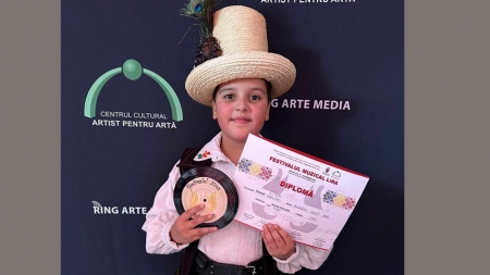 Copil talentat: Andrei-Ionuț Rad a obținut Trofeul Festivalului Lira la secțiunea muzică populară