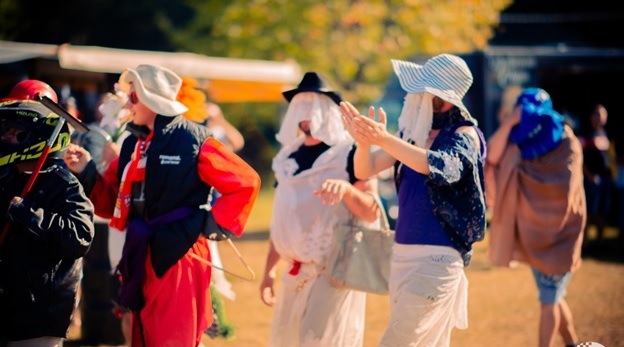 Maskura și teatrul popular din Băiuț – ironizarea duplicității