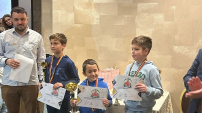 Șah: Un loc 1 și 2 locuri 3 obținute de Tinerii Lei Baia Mare la un concurs puternic organizat în Iași