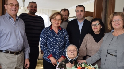 Sighetu Marmației: Todora Arba, centenarul de viață cu familia și autoritățile în cadru festiv; Un mesaj de suflet, al administrației din municipiu