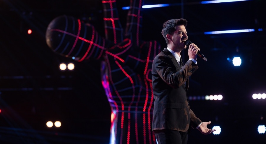 Maramureșeanul Andrei Petruș și un traseu artistic foarte elegant și concludent la Vocea României