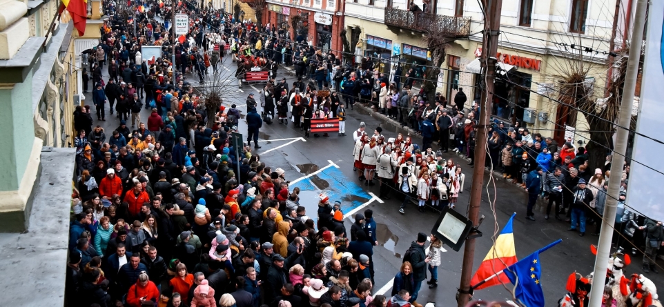 Tradiție și continuitate: La Sighetu Marmației va avea loc cea de-a 55-a ediție a Festivalului de Datini și Obiceiuri de Iarnă „Marmația”