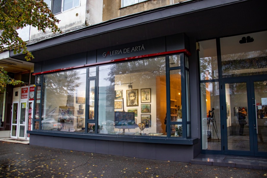 Jubileul artiștilor la Galeria de Artă U.A.P. Baia Mare; Sunteți invitați să admirați expoziția „De-spre credință”