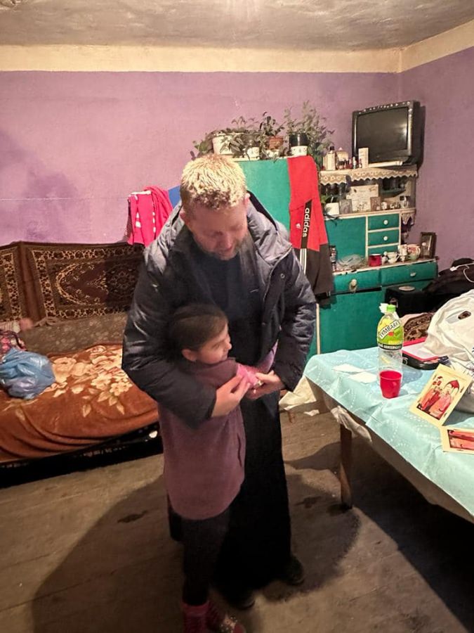 Aproximativ 100 de bătrâni singuri și familii numeroase din protopopiatul Chioar au primit daruri de Sfântul Nicolae