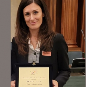 Maramureșeanca Oana Mecleș – primul judecător de origine română din Italia – distinsă cu premiul ARETE 2023, pentru activitatea sa