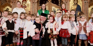 Ierarhii au primit primii colindători