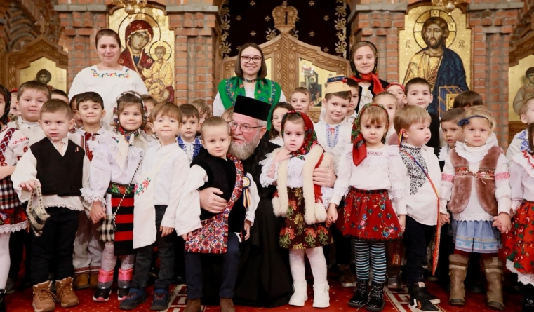 Ierarhii au primit primii colindători