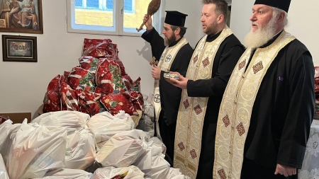 300 de pachete oferite de Asociația Femeilor Ortodoxe „Mironosițele Femei” din Baia Mare pentru cei aflați în nevoi