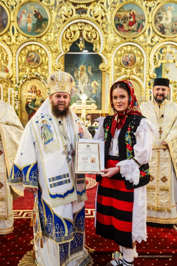Tânăra băimăreancă Diana Rednic a primit „Diploma Anului Omagial”, în semn de mulțumire și apreciere pentru activitatea muzicală desfășurată
