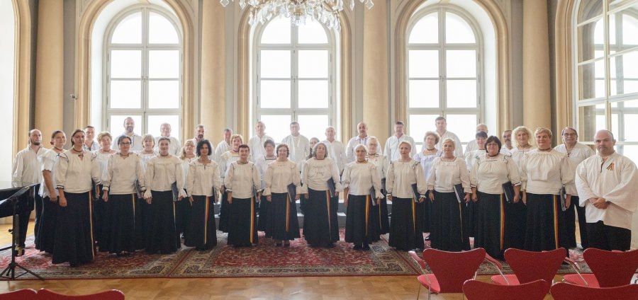 „Lumina Rugii”: Concert susținut de Corala „Armonia” din Baia Mare la Catedrala Episcopală