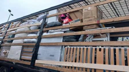 Tone de deșuri, oprite la intrarea în țară. Polițiștii de frontieră au întors din drum transportul ilegal
