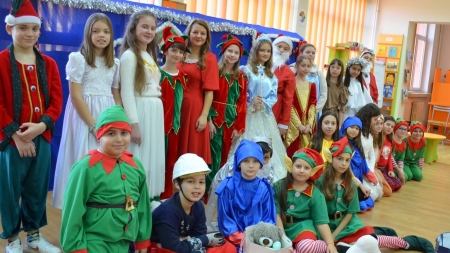 Scenete de Crăciun și colinde prezentate de elevi ai Școlii „Alexandru Ioan Cuza” din Baia Mare