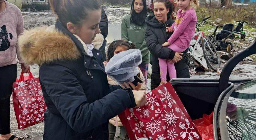 „Andrada și prietenii săi” l-au ajutat pe Moș Crăciun să ajungă la copilașii din mediile defavorizate