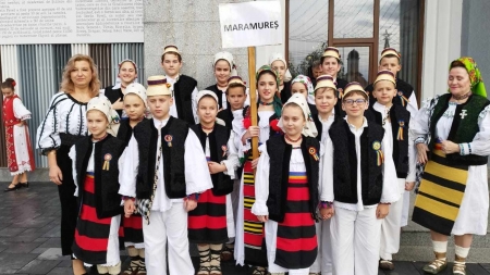 Festivalul Național „Ambasadorii Unirii”: Ansamblul Folcloric „Hori și Joc” al Palatului Copiilor Baia Mare, locul întâi, obținut de Ziua Națională