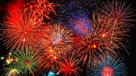 Focurile de artificii, pe cât de spectaculoase, pe atât de dăunătoare mediului