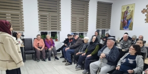 Întâlnire emoționantă și colinde tradiționale la Căminul pentru Vârstnici din Baia Sprie