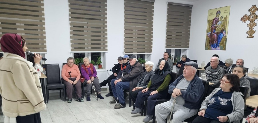 Întâlnire emoționantă și colinde tradiționale la Căminul pentru Vârstnici din Baia Sprie