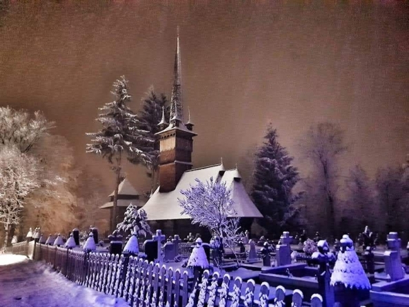Poveste de iarnă la Coruia. De Hramul bisericii va fi lansată o broșură cu informații depre istoria bisericii de lemn