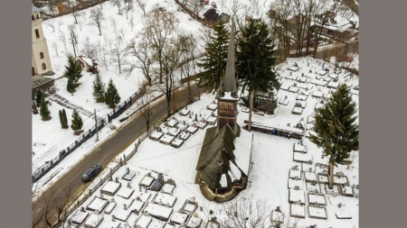 Biserica de lemn monument istoric din Coruia are un hram rar întâlnit și unic la nivel național – „Zămislirea Sfintei Ana”