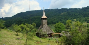 Lăcașuri sfinte vechi din Maramureș: biserica de lemn din Poiana Botizii