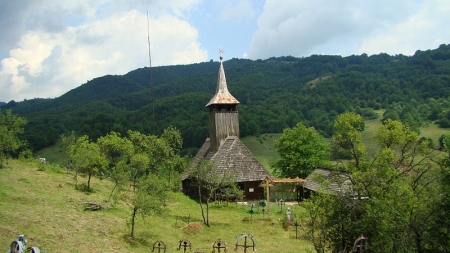 Lăcașuri sfinte vechi din Maramureș: biserica de lemn din Poiana Botizii