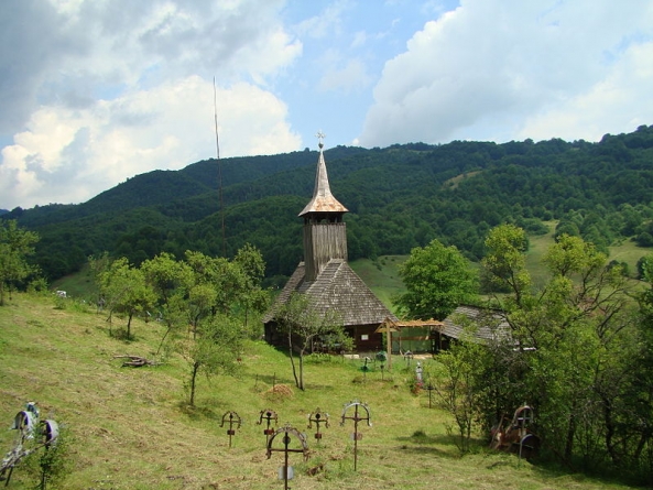 Lăcașuri sfinte vechi din Maramureș: biserica de lemn din Poiana Botizii