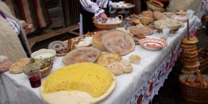 Cum evităm să mâncăm în exces de sărbători. Refuzăm politicos, sau gustăm puțin, chiar dacă ne va face rău