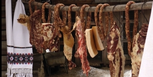 Ce mâncau țăranii din trecut, de sărbători. Bucate care se mai prepară și azi
