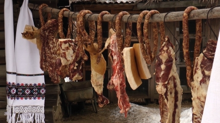 Ce mâncau țăranii din trecut, de sărbători. Bucate care se mai prepară și azi