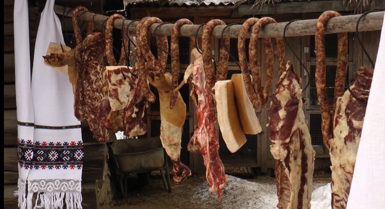 Ce mâncau țăranii din trecut, de sărbători. Bucate care se mai prepară și azi