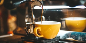 Cafeaua decofeinizată ar putea fi cancerigenă. Avertismentul specialiștilor