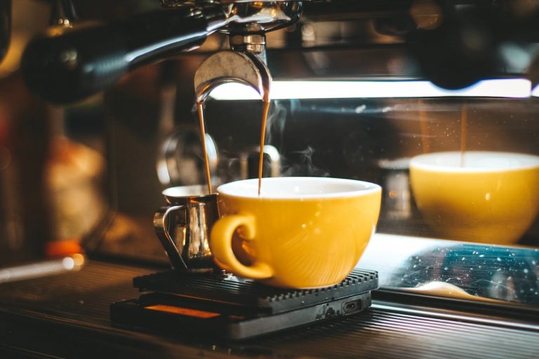 Cât de sănătoasă este, de fapt, cafeaua și când poate produce probleme de sănătate
