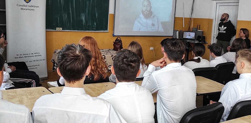 Caravana „Generația antidrog: copiii noștri, viitorul nostru”, în dialog cu elevii