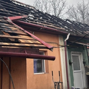 Un apel la solidaritate în comunitatea maramureșeană: O familie are nevoie de ajutorul nostru; În mijlocul iernii le-a ars casa din municipiul Baia Mare
