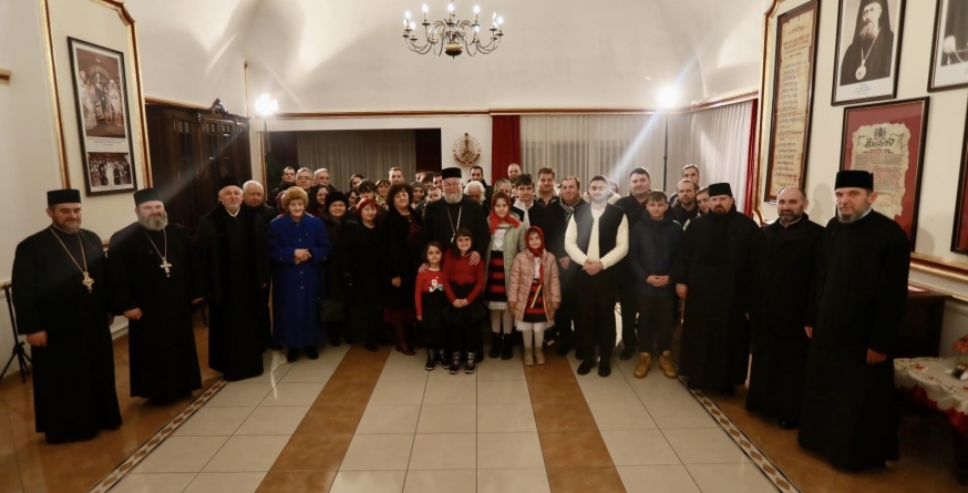 Colinda familiei credincioșilor din Parohia Ortodoxă ”Sfântul Iosif Mărturisitorul” Baia Mare la Preasfințitul Părinte Iustin
