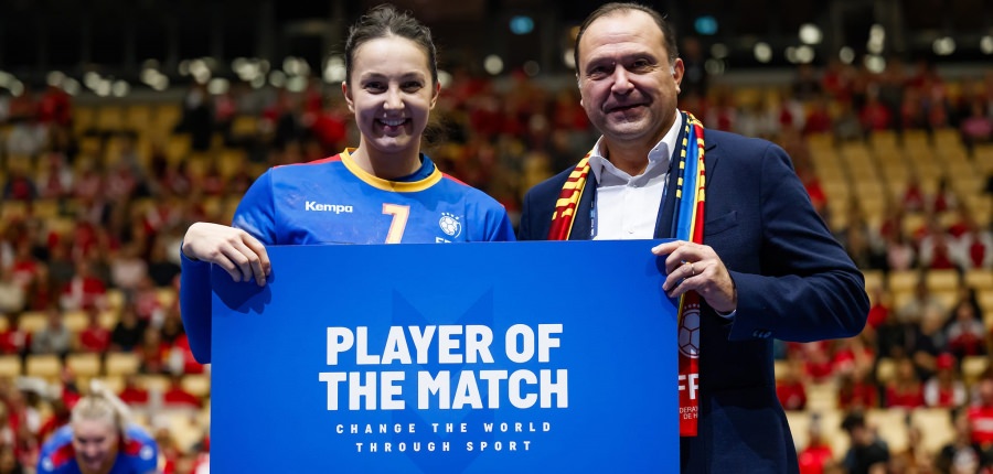 Eliza Buceschi, desemnată pentru a doua oară consecutiv cea mai bună jucătoare a meciului, la Campionatul Mondial de handbal feminin